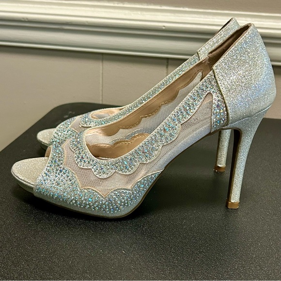 Hot Tomato Sz 7 Silver Glitter High Heels EUC - Picture 5 of 12